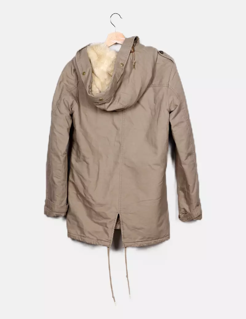 Pull&Bear Parka gris capcuha pelo