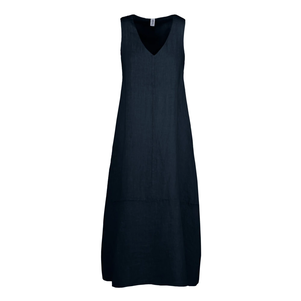 V-neck sleeveless maxi dres